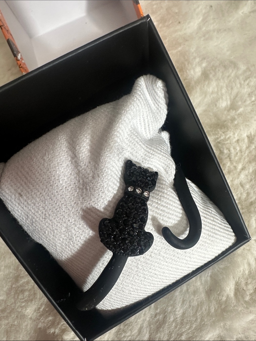 True to form black cat hinge bracelet - Picture 2 of 2